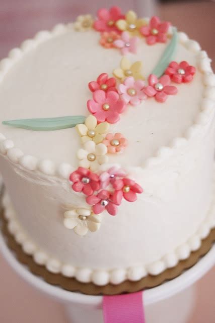 See more ideas about gum paste, fondant, cake decorating tutorials. sweet little cake from whole foods, just added the fondant ...
