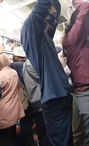 Bikin Geram Netizen Pria Ini Terekam Lecehkan Wanita Di Krl Diadona Id