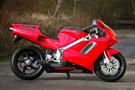 Submitted 3 years ago by hackedv12. The truly amazing, oval piston Honda NR. | Two Wheels Good ...