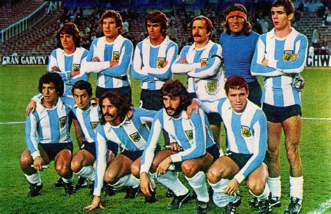 Sola senza il ricordo di un dolore, vivevi senza il sogno di un amore, ma un re senza corona e senza scorta. Argentine football national teams