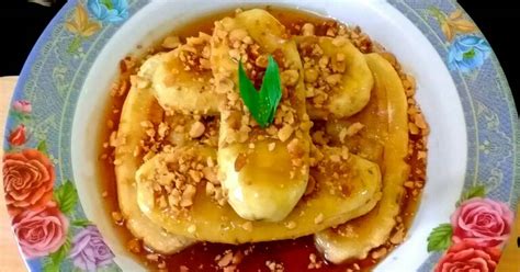 Pisang epe yang telah gepeng dan dipanggang di atas bara api itu lalu disiram dengan saus sebagai topping yang bahan dasar utamanya adalah gula merah yang dicairkan. 101 resep pisang epe enak dan sederhana - Cookpad