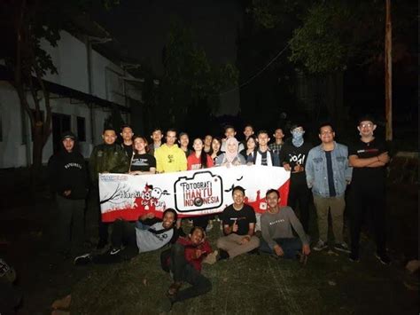 Hantu sendiri memang hingga kini masih menjadi pokok pembahasan yang sering diperdebatkan oleh banyak orang. Hunting Foto Tak Biasa Bersama Komunitas Fotografi Hantu ...
