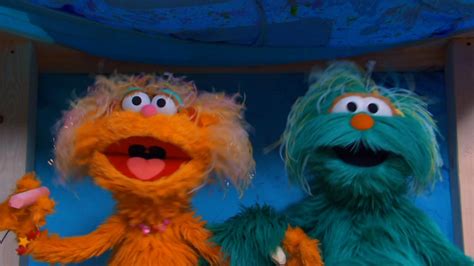 Elmo and zoe play a new game where you have to do the opposite of each other. Elmo Play Zoe Says : Abby Rosita And Zoe Sketches Muppet ...