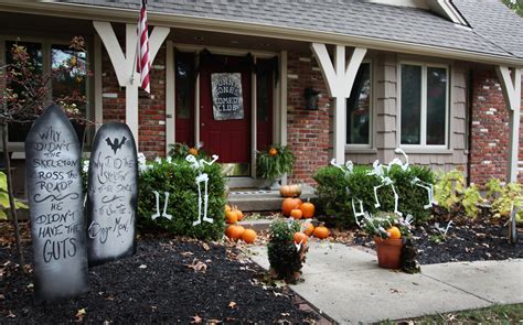 Outdoor Halloween Decorations That Are Funny And Not Scary • Grand