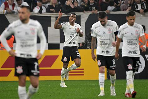 Corinthians No Ritmo Dos Augustos Abre Vantagem Na Sul