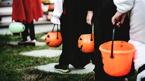 How Trick Or Treating Became A Halloween Tradition
