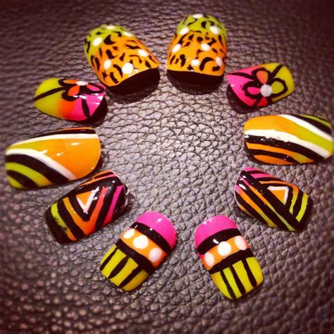 Push your Fashion Forward Instant Gratification Glue & Go Nails Hand