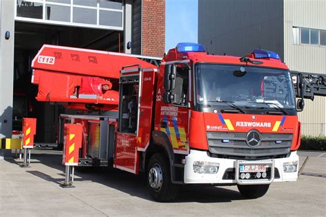Brandweer zone antwerpen opende op zaterdag 28 oktober 2017 de deuren van haar brandweer zone antwerpen en familiehulp werken hiervoor al enkele jaren nauw samen. Mercedes-Benz Atego ladderwagen voor Antwerpse brandweer ...