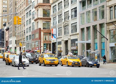 New York March 16 2015 Yellow Taxi Cabs And People Rushing On Busy