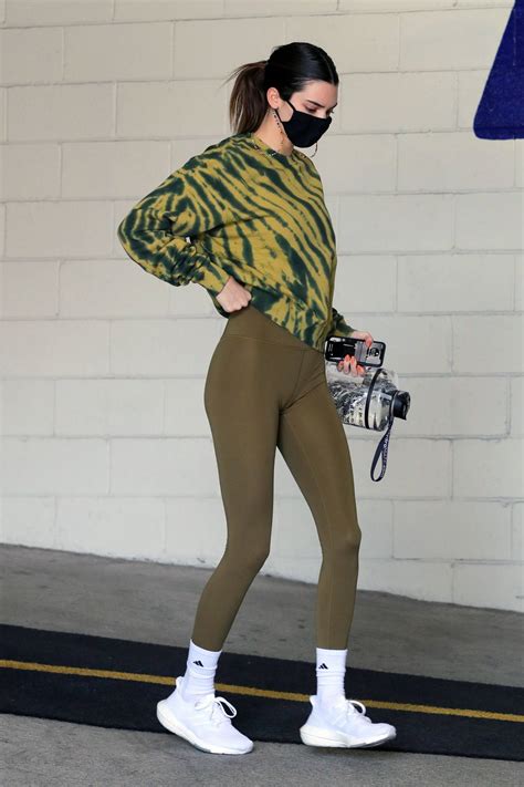 Kendall Jenner Displays Her Model Figure In Green Leggings While Leaving A Workout In Beverly