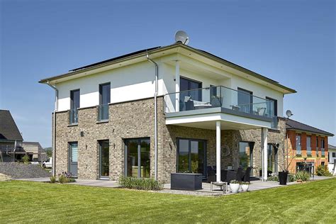 Einfamilienhaus bungalow 150 von suckfüll | fertighaus.de ev planı panosundaki pin bungalow haus mit walmdach architektur & 5 zimmer. Moderne Stadtvilla Baggio mit Walmdach - GUSSEK HAUS ...