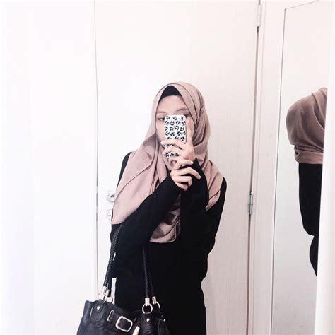 mirror selfie is a must 😋 hijab ootd hijab outfit spiegel selfie hijab aesthetic aesthetic