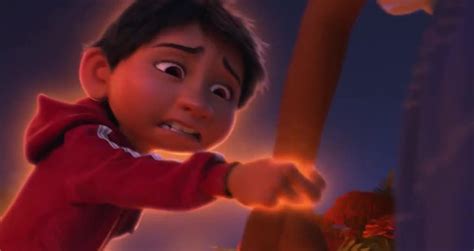 Aquí puedes registrar a adultos mayores para ser vacunados. Coco - "Encuentra tu voz" Trailer - Disney/Pixar N Español ...