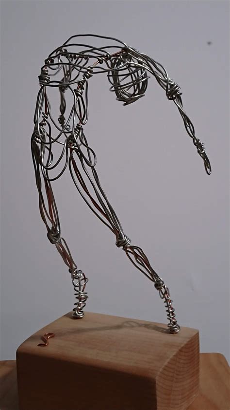 Capturing The Physicality And Emotion Of The Figure This Wire