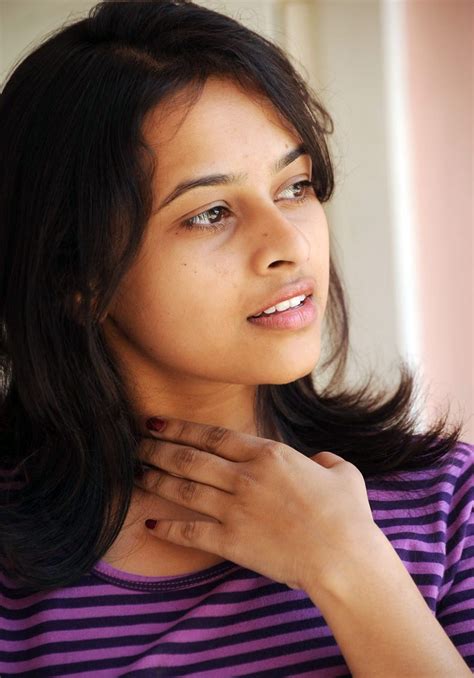 hot actress sri divya hot stills varuthapadatha valibar sangam