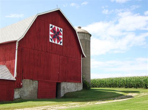 The barn quilt project has been a boon for. More barn quilts in Shawano County | Quilt Addicts Anonymous