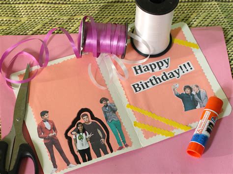 They are funny, silly, apt and truly artistic. How to Make a Birthday Card for a One Direction Fan: 7 Steps