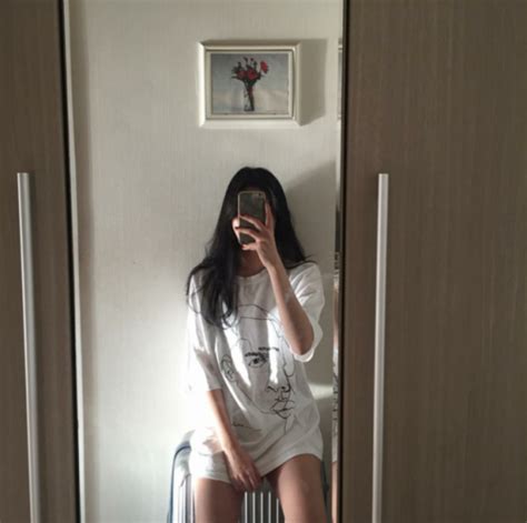 Put your face in the hole and become a rock star, a model or football play using one of our 250.000 scenarios. mirror selfie ulzzang | Tumblr