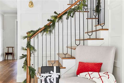 25 Beautiful Staircase Decorations For Christmas
