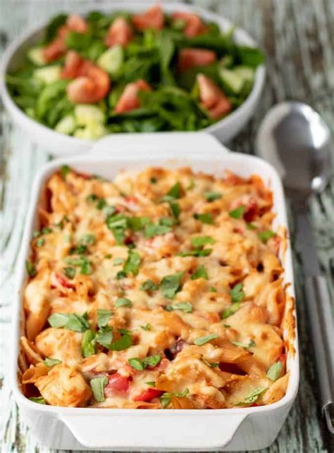 Cook your pasta for 8 to 10 mins in a large pot of boiling water, drain , splash in a little olive oil and return to pot. Chicken and Chorizo Pasta Bake | Recipe | Chorizo pasta ...