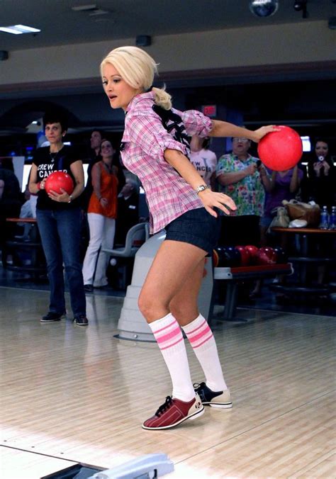 Playmate Holly Madison Is In Good Shape 9 Pics