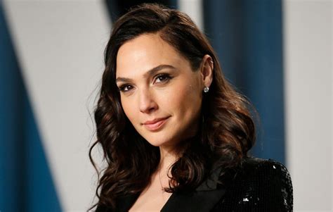 ‘snow White Gal Gadot Says Playing Evil Queen Was “very Different To Anything Ive Ever Done”