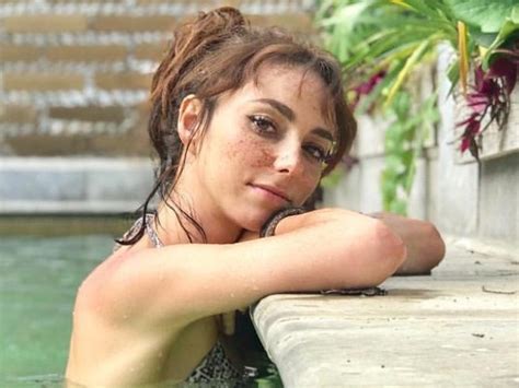 Natalia Téllez muestra sus bellas pecas en un sexy traje de baño EL