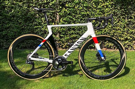 Find out about all the mtb saddles! De Canyon Aeroad CF SLX van Mathieu van der Poel - Racefiets, Fiets en Fietsen