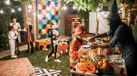 8 Inexpensive Indoor And Outdoor Halloween Party Games For