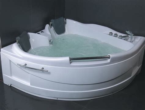 If you own a hot tub, dirt and grime are your enemies. Corner Jetted Tub | 1500 x 1500 x 670 mm | 59" x 59" x 27"