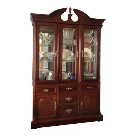 Bassett Cherry Wood Queen Anne Lighted China Cabinet In 2020 China