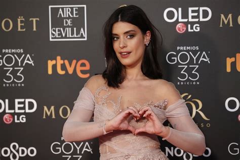 Premios Goya 2019 Dulceida Intenta Brillar Con Tonos Nude Y Pasa