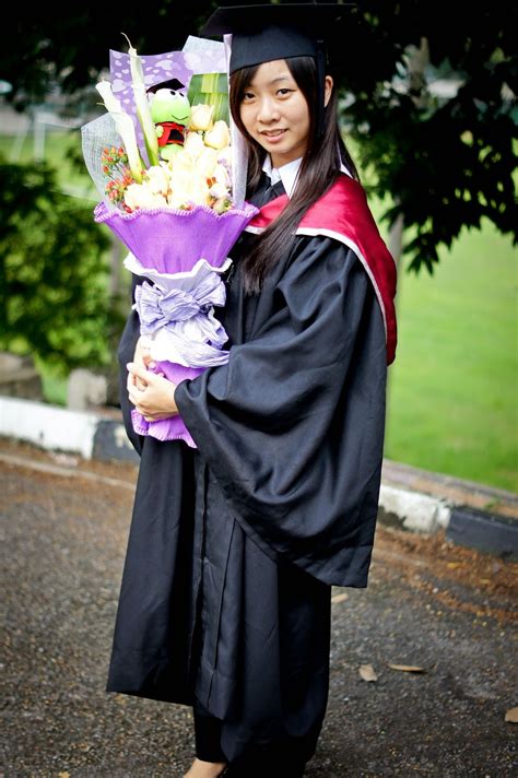 As the name suggests, filler flowers fill out your bouquet and make it look full and lush. Flower Sense Gift Shop : Graduation Flower Bouquets