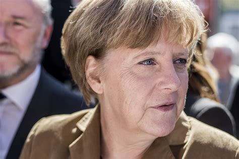 Merkel Giver Grønt Lys For Retssag Mod Satiriker Mr East