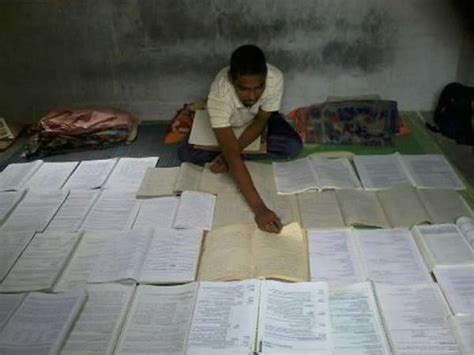 12 Funniest Photos Of People Studying Study Studying Finals Oddee