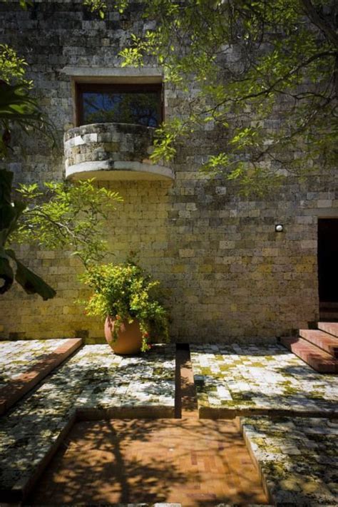 Salmona lived in palermo very near the here. rogelio salmona arquitecto casa de huéspedes Ilustres ...