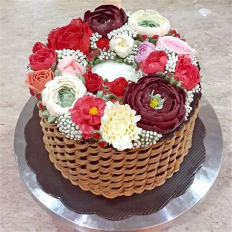 Kue Tart Bentuk Bunga Mawar Untuk Orang Terkasih ~ ANEKA RANGKAIAN ...