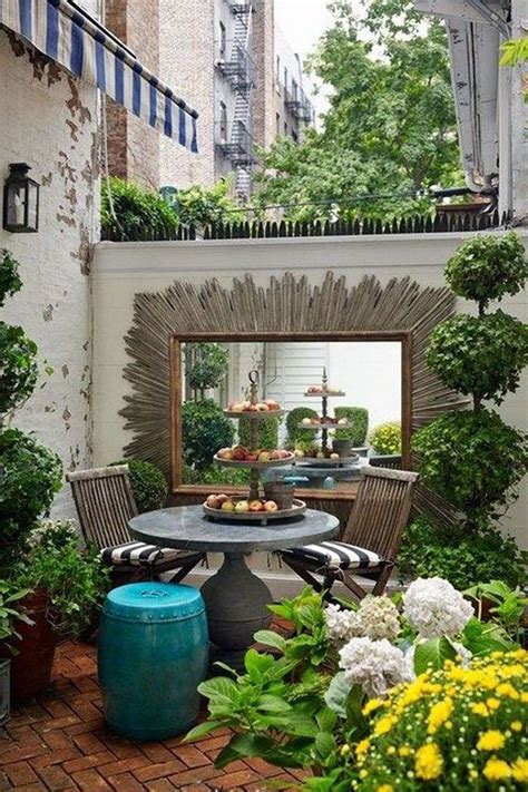 37 Cozy And Clean Small Courtyard Ideas For Your Inspiration