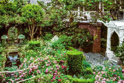 Inside A Spectacular Hamptons Garden By The Sea Hamptons Garden