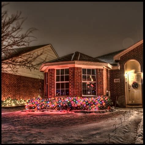 frentes de casas con luces navideñas