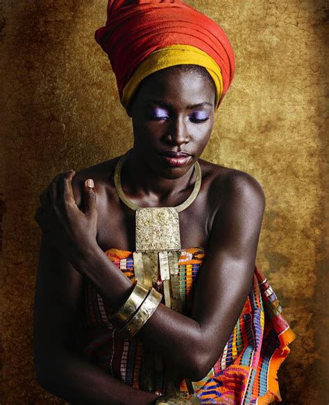 Фотограф joana choumali и её проект resilients — современные африканки в традиционных нарядах