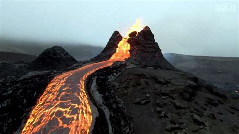 Video Notable Un Dron Filma El Cráter De Un Volcán En Plena Erupción