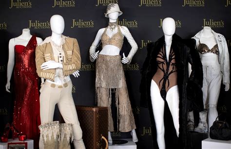 Janet Jackson To Auction Scores Of Stage Outfits The Tribune India