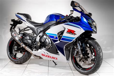 photographing the suzuki gsxr 1000 at fowlers motorcycles bristol exeter photographer andrew