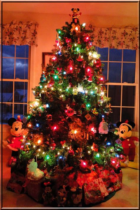 45 Amazing Disney Christmas Tree Decorations Ideas Decoration Love