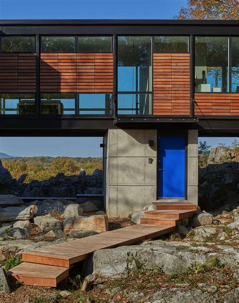An Amazing Steel And Glass House Perched Above The Potomac River