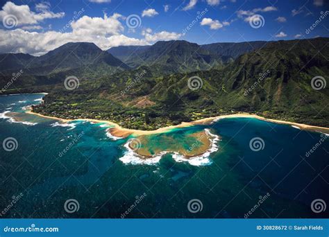 Vista Aérea De Túneles En Kauai Foto De Archivo Imagen De Recorrido