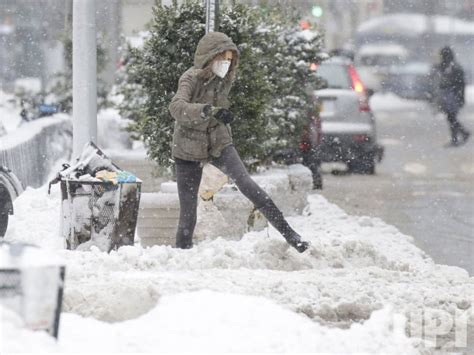 Photo Winter Snow Storm Noreaster Aftermath In New York