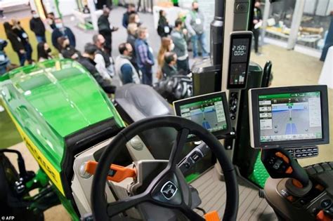 John Deere Unveils Its First Self Driving Tractor That That Can Be