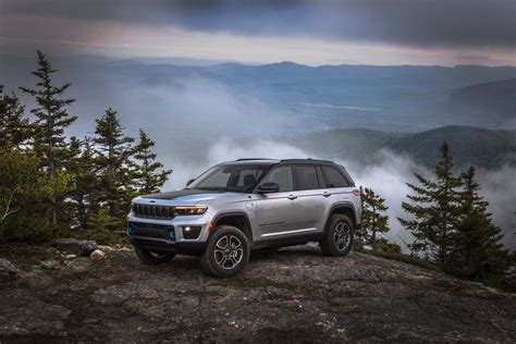 Preview 2022 Jeep Grand Cherokee 2 Row Debuts With 4xe Plug In Hybrid